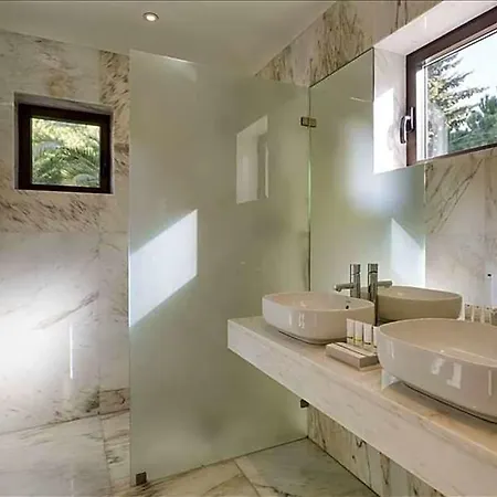 Aldeia Das Acoteias Villa Sleeps 8 With Pool And Air Con