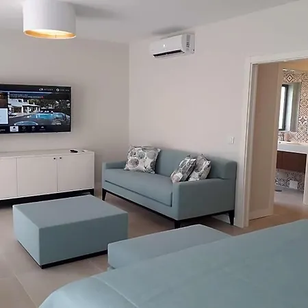 Aldeia Das Acoteias Villa Sleeps 8 With Pool And Air Con